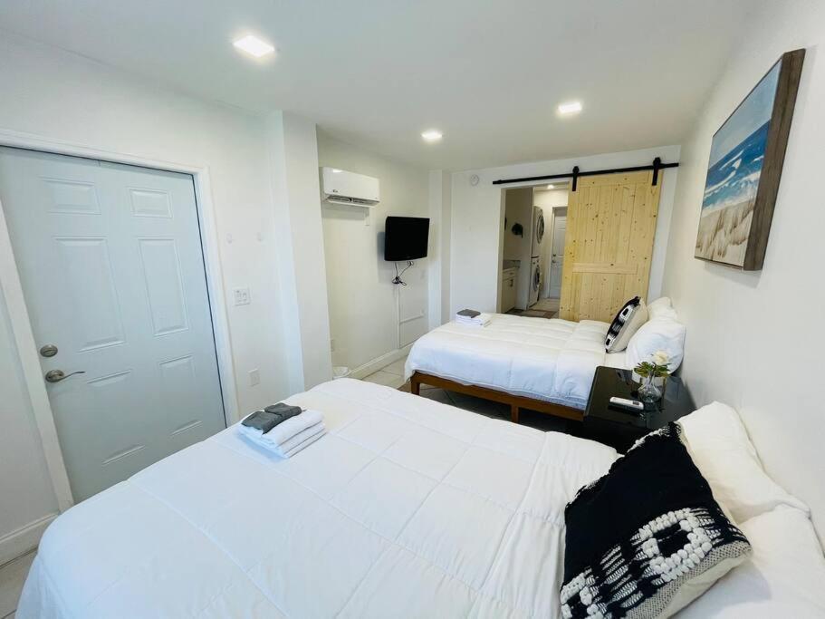Coral Gables With Pool Near Airport. King Beds *