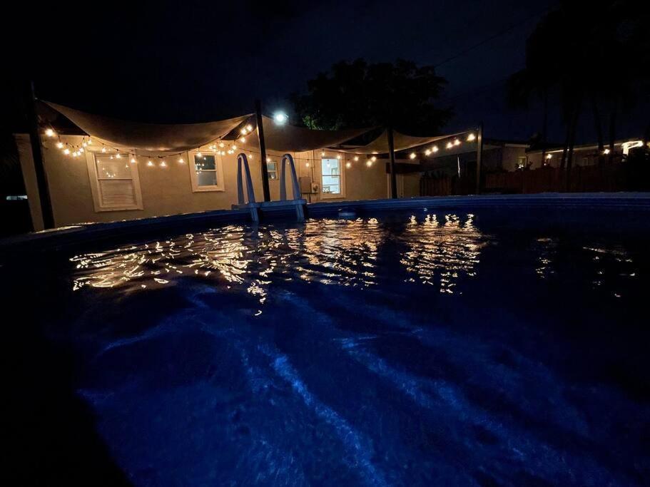Coral Gables With Pool Near Airport. King Beds Holiday home *