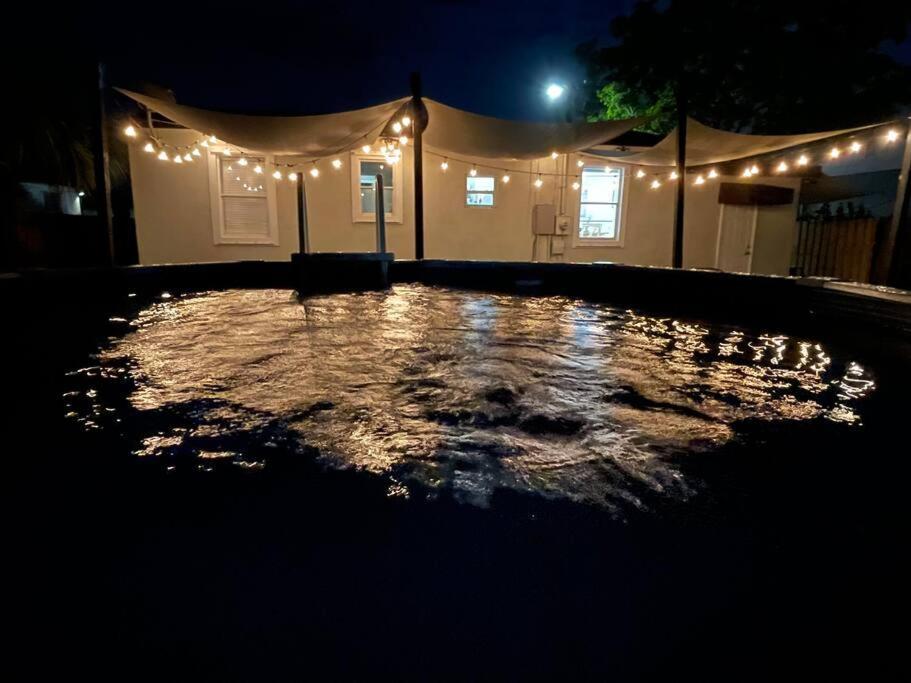 Coral Gables With Pool Near Airport. King Beds Holiday home